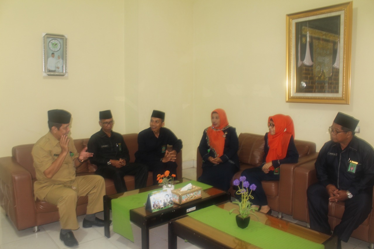 Di Ruang Kerja Kepala Kemenag Kab Tapin
